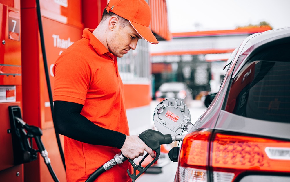Funcionário garantindo a segurança em seu trabalho.